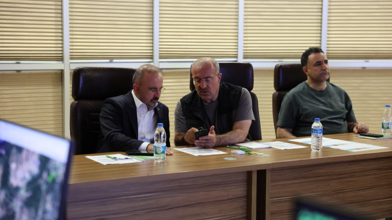 Bakan Yardımcısı Turan ve Vali Toraman Yangın Yönetim Merkezi'nde