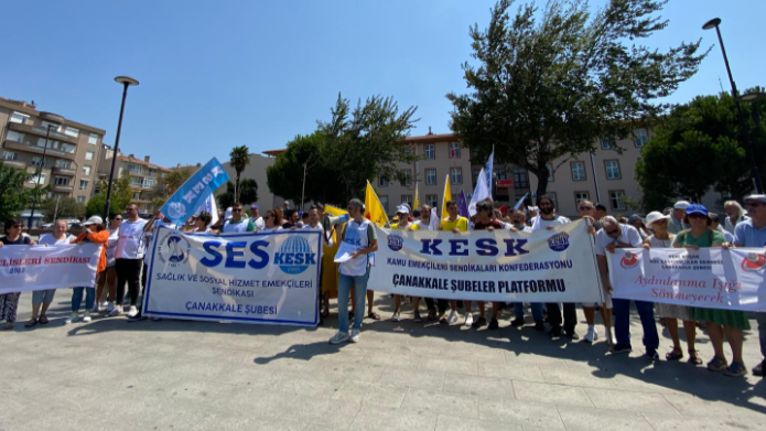 Kamu emekçileri Çanakkale’de iş bıraktı