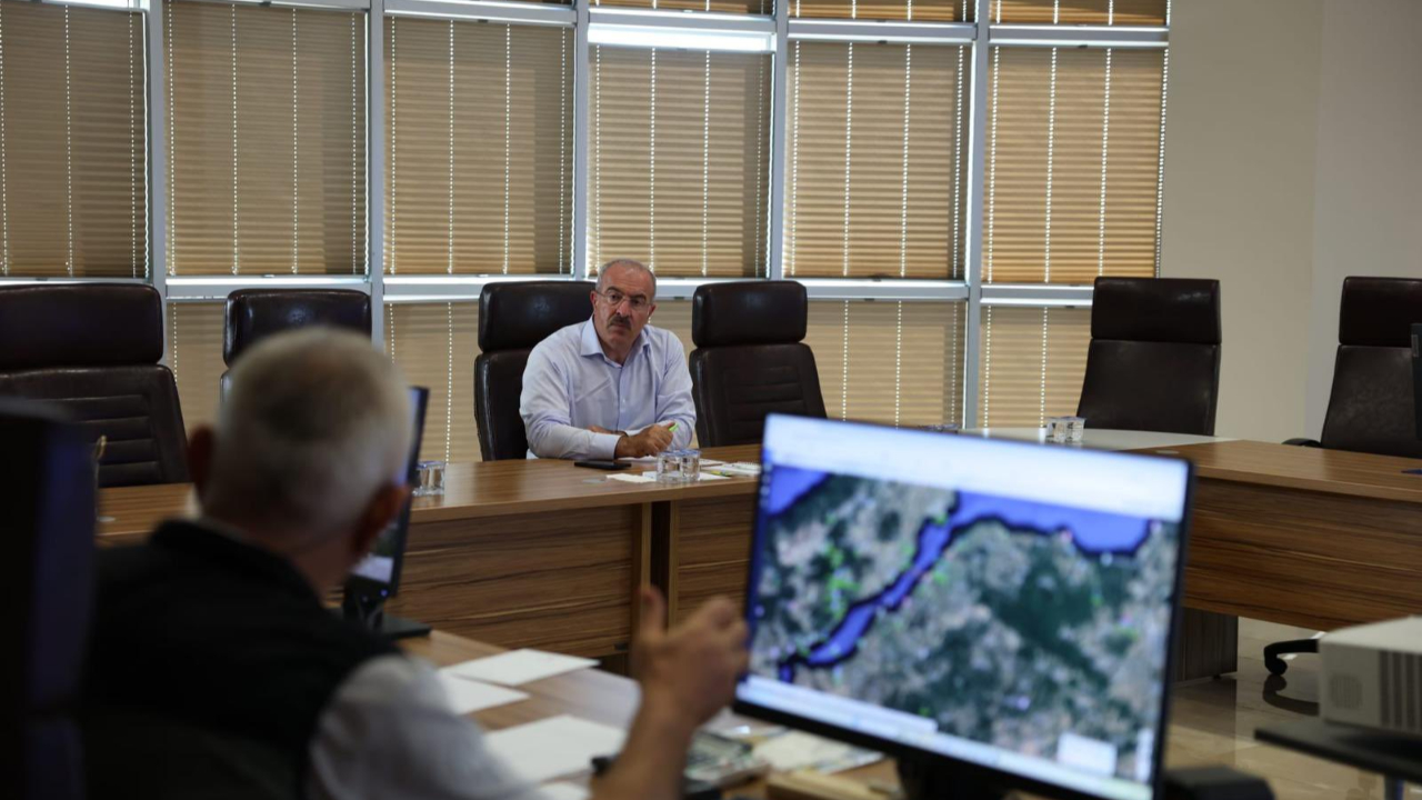 Vali Toraman, Ilgardere yangınını Yangın Yönetim Merkezi’nden takip ediyor