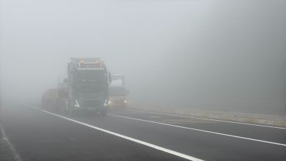 Bolu Dağı’nda sis etkili oldu, görüş 20 metreye düştü