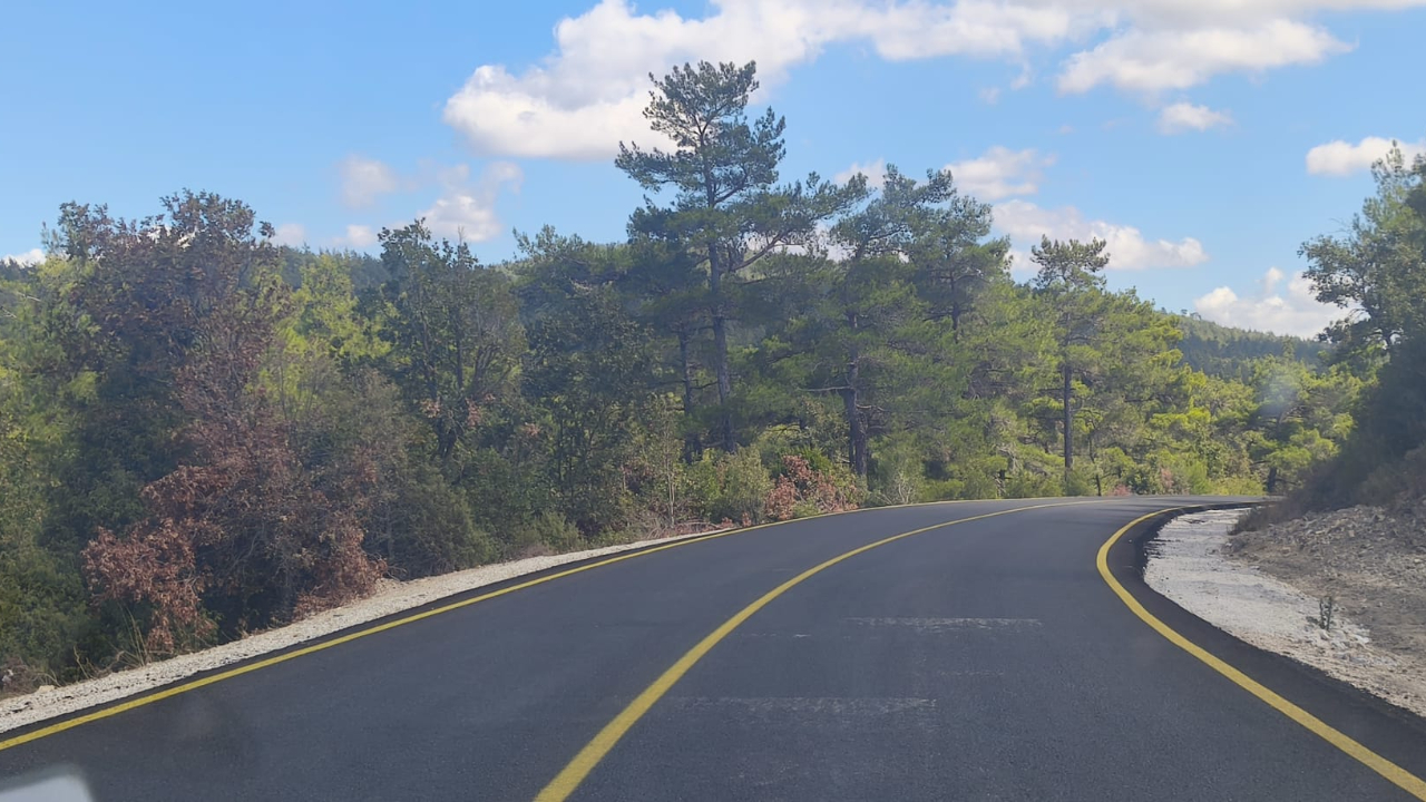 Çanakkale İl Özel İdaresi yol çizgi çalışmalarını sürdürüyor