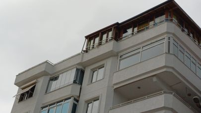 Sanatçı Güllü Evinin Terasından Düşerek Öldü