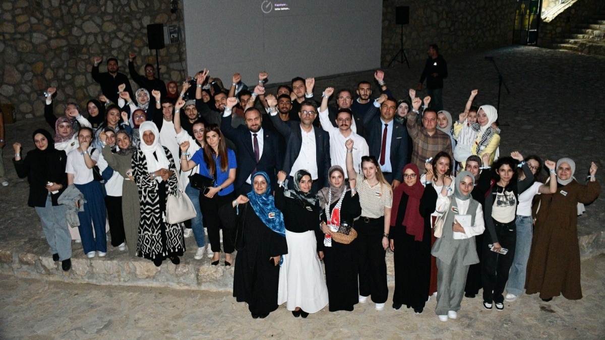 ÇOMÜ’den Sumud Filosu’na Mavi Kurdeleli Destek