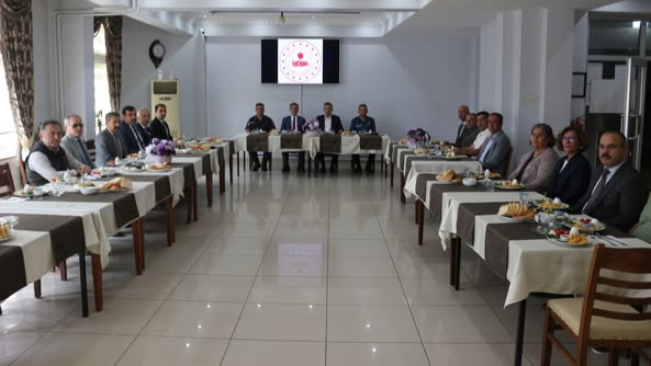 Bayramiç’te Mehmet Etik’e Veda Yemeği Düzenlendi