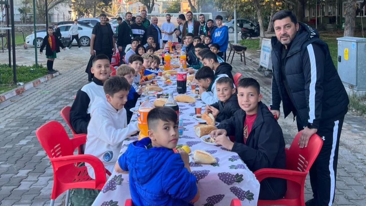 Çardak Spor U16 takımı ve Çanakkale Spor alt yapı oyuncuları mangalda buluştu