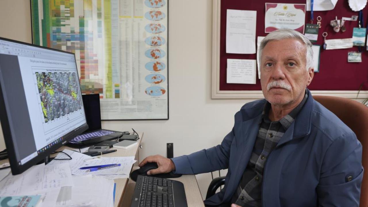Jeoloji Uzmanı Prof. Dr. Ercan Aksoy: Sındırgı’da 14 binin üzerinde deprem yaşandı