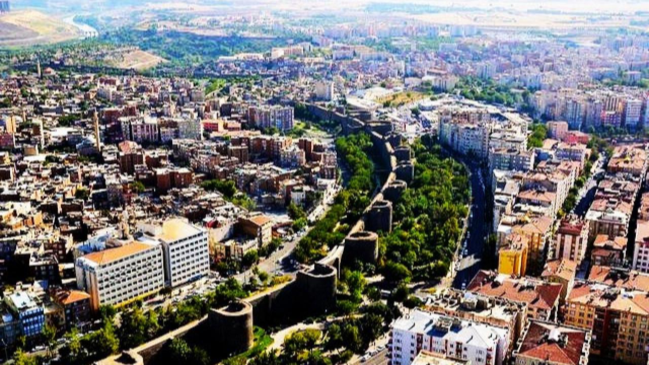 Türkiye'nin Tarihi Mirası Güçleniyor: Mersin, Adana ve Diyarbakır'da Yeni Sit Alanları İlanı ve Tescil Kararları