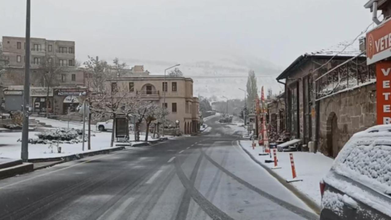 Aksaray'ın Güzelyurt ilçesinde kar yağışı başladı