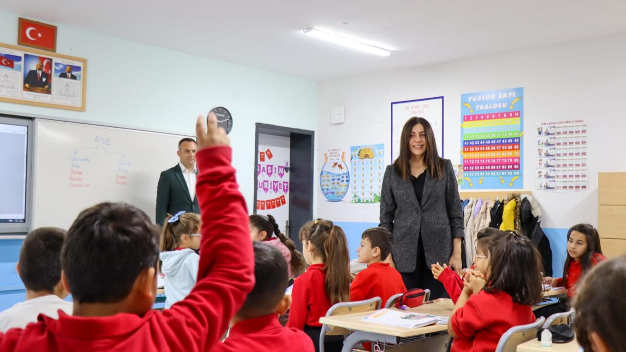 Ara Tatil Bitti, Eğitim Heyecanı Başladı! Müdür Mine Hayta'nın İlk Durağı Erenköy İlkokulu Oldu