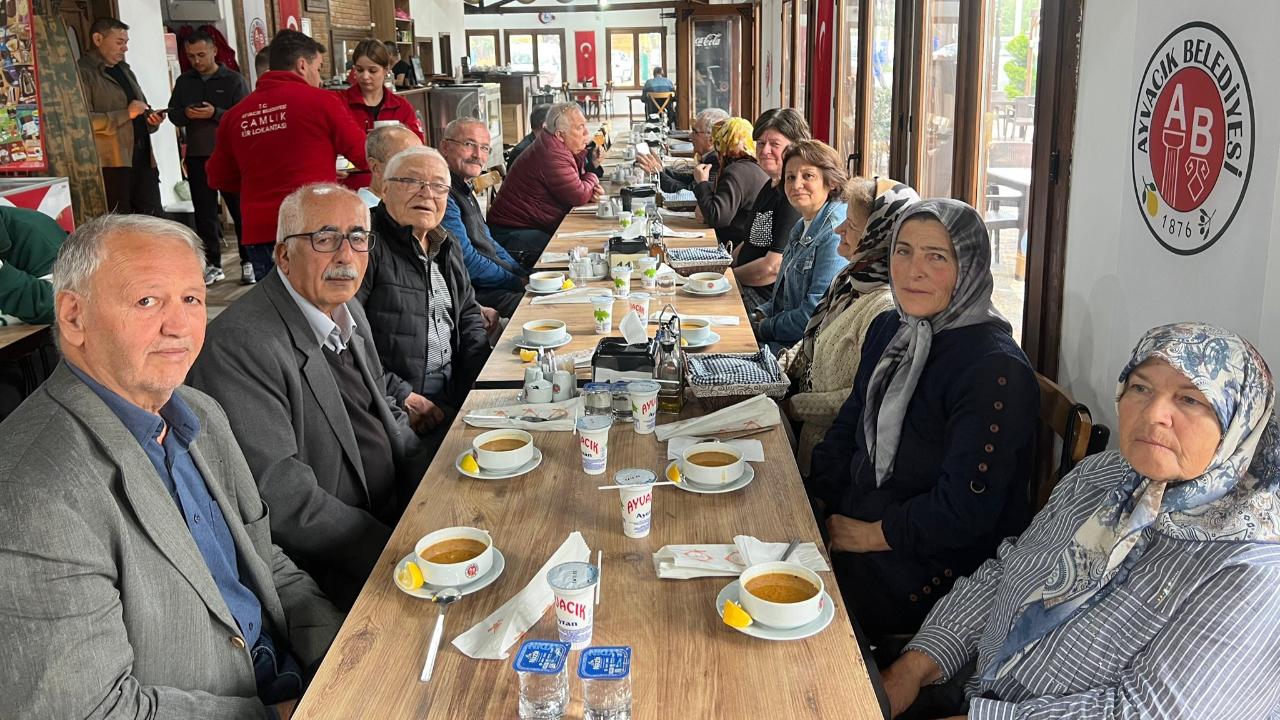 Ayvacık'ta Emekli Öğretmenlere Özel Vefa Sofrası! Kaymakam Karali: "Tecrübeleriniz Her Zaman Kıymetli!"