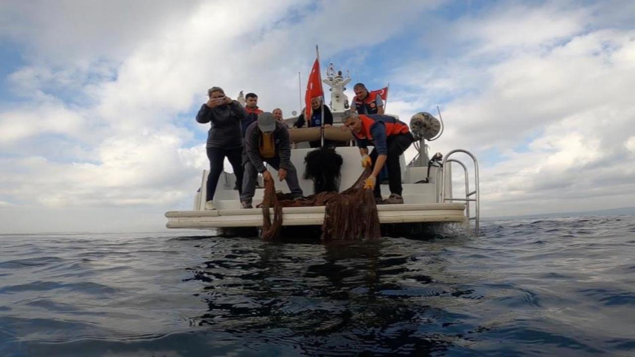 Çanakkale'de 9 yılda denizden 34.620 metrekare 'hayalet ağ' çıkarıldı