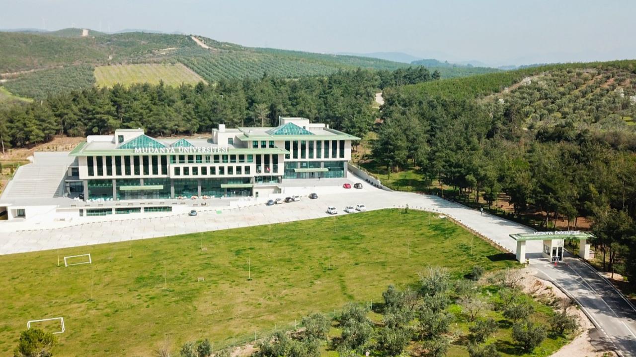 Elbette, size Mudanya Üniversitesi'nin akademik personel alım ilanını haber formatında özetleyebilirim. 🗞️ Mudanya Üniversitesi'nden Akademik Kadrolara Alımı: Profesör, Doçent ve Öğretim Görevlisi Kadrolarına Başvuru Süreci Başladı