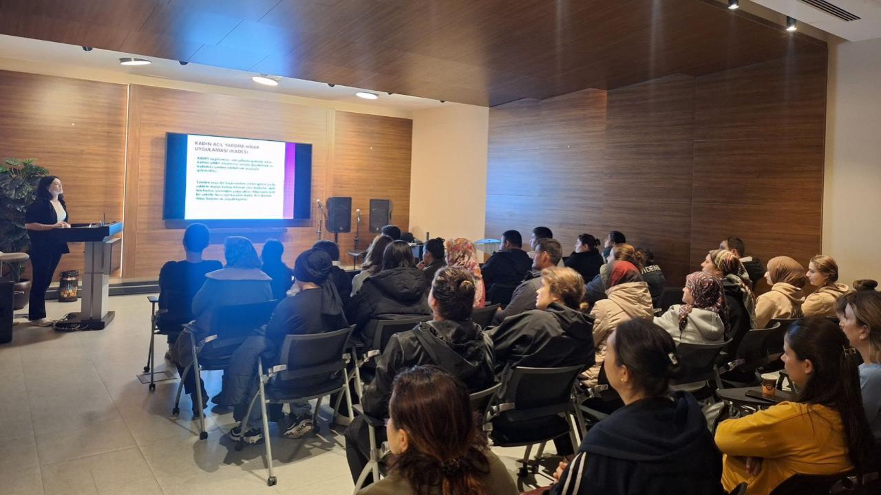Ezine’de Fabrika Çalışanlarına Kadına Yönelik Şiddet ve KADES Eğitimi