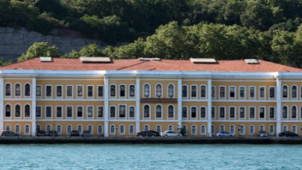 Galatasaray Üniversitesi'nde Akademik Kariyer Fırsatı! ALES 70 ve Fransızca Şartıyla 3 Öğretim Elemanı Alımı: İşte Tüm Başvuru Detayları.