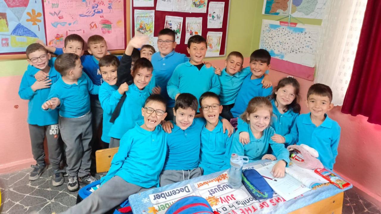 "Hem Eğleniyor Hem Öğreniyoruz": Yenice'de 2/A Sınıfı'ndan Renkli Tasarım Etkinlikleri