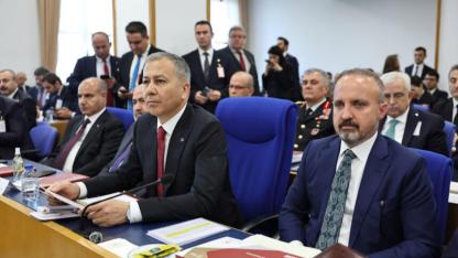 İÇİŞLERİ'NDE BUZLAR ERİMİYOR: Yerlikaya - Turan Hattında 'Sıfır Temas'! İşte Bülent Turan'a Karşı 'Kadro Dışı' Muamelesinin Perde Arkası!
