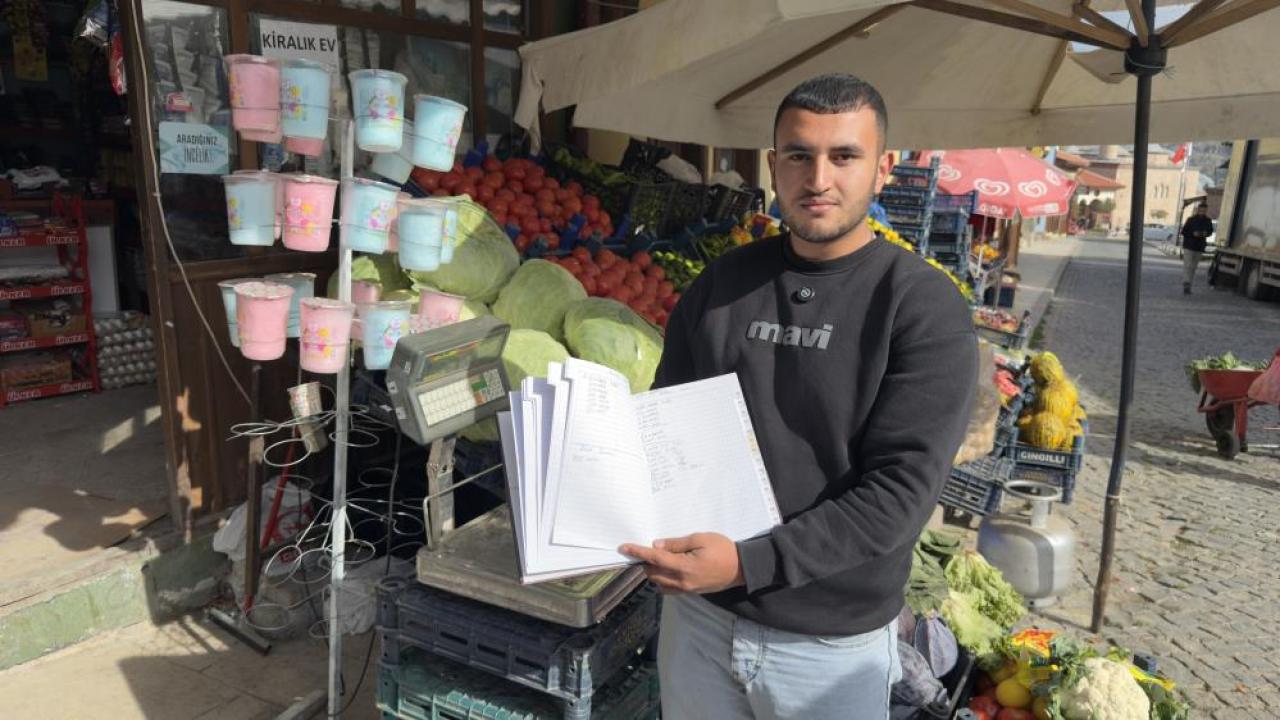 "Kimse bilmesin, Allah bilsin" diyerek 150 bin liralık veresiye defterini kapattı