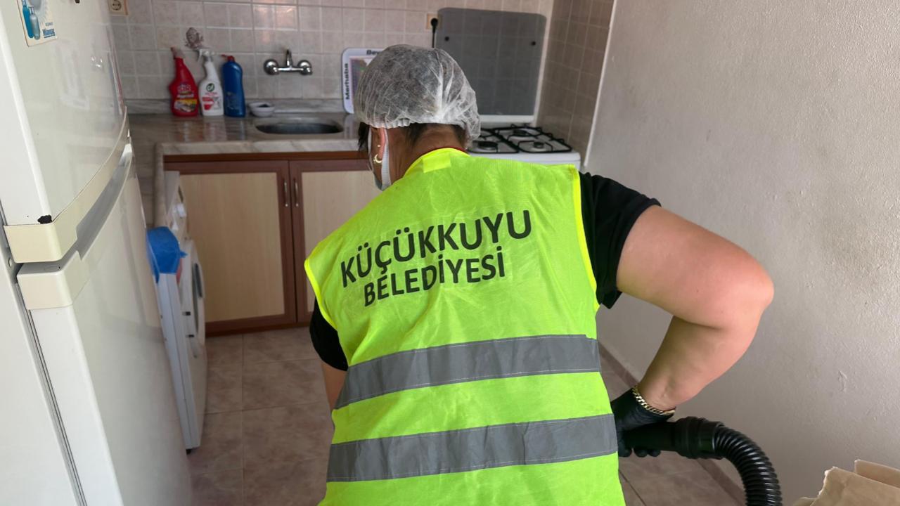 Küçükkuyu Belediyesi "Yalnız Değilsiniz" Diyor: İhtiyaç sahiplerine evde bakım desteği devam ediyor