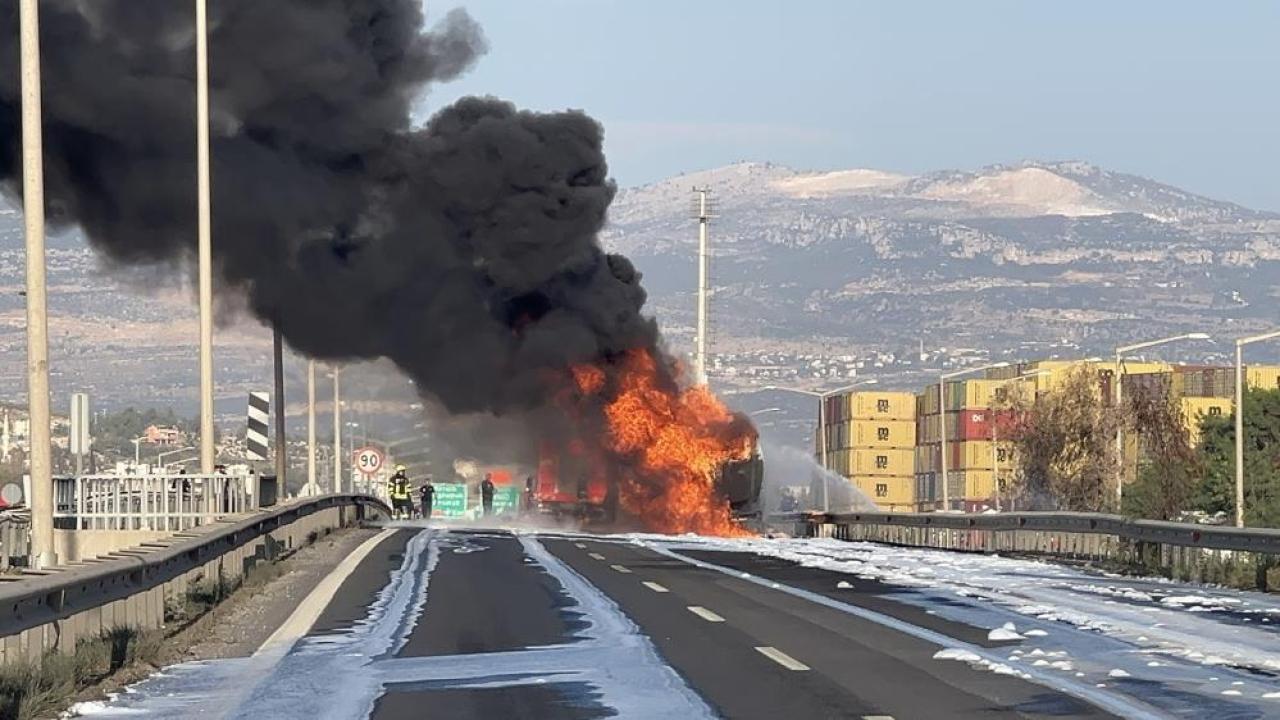 Mazot yüklü tanker alev alev yandı: Peş peşe patlamalar yaşandı