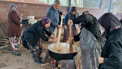 Gümüşler Köyünden örnek fedakarlık! Dualarla yapılan basma helva Gazze için satılacak