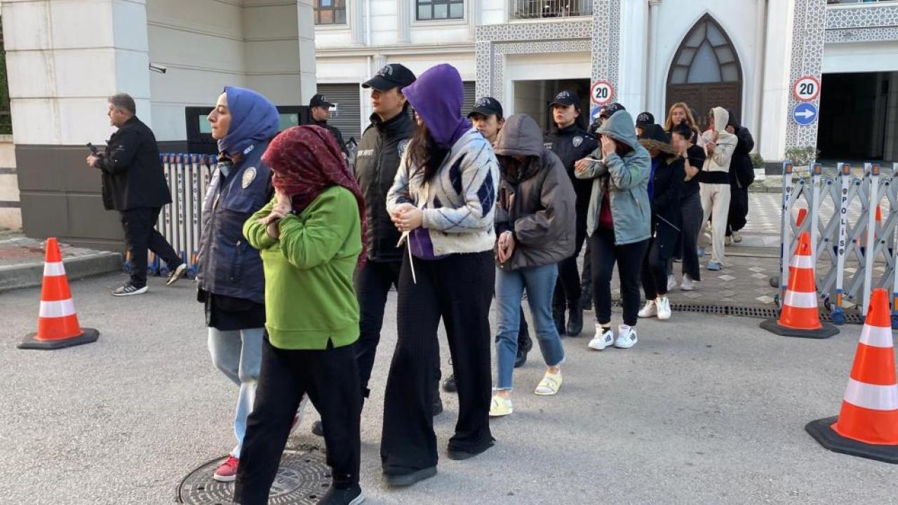 "Sahte bungalov" çetesine dev operasyon: Hesaplarında 35 milyon TL hareketlilik tespit edildi