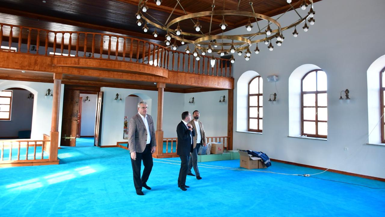 Tarih ve Gelecek Bir Arada! Karabiga'da Kaymakamdan Çifte İnceleme: Ulu Cami ve Modern Spor Salonu!