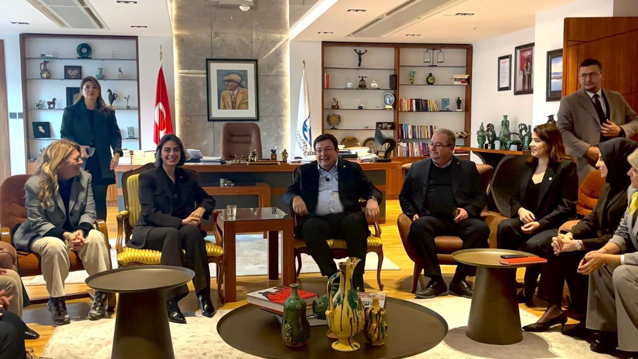Başkan Sinem Dedetaş, Çanakkale programı öncesi Başkan Erkek'i ziyaret etti.