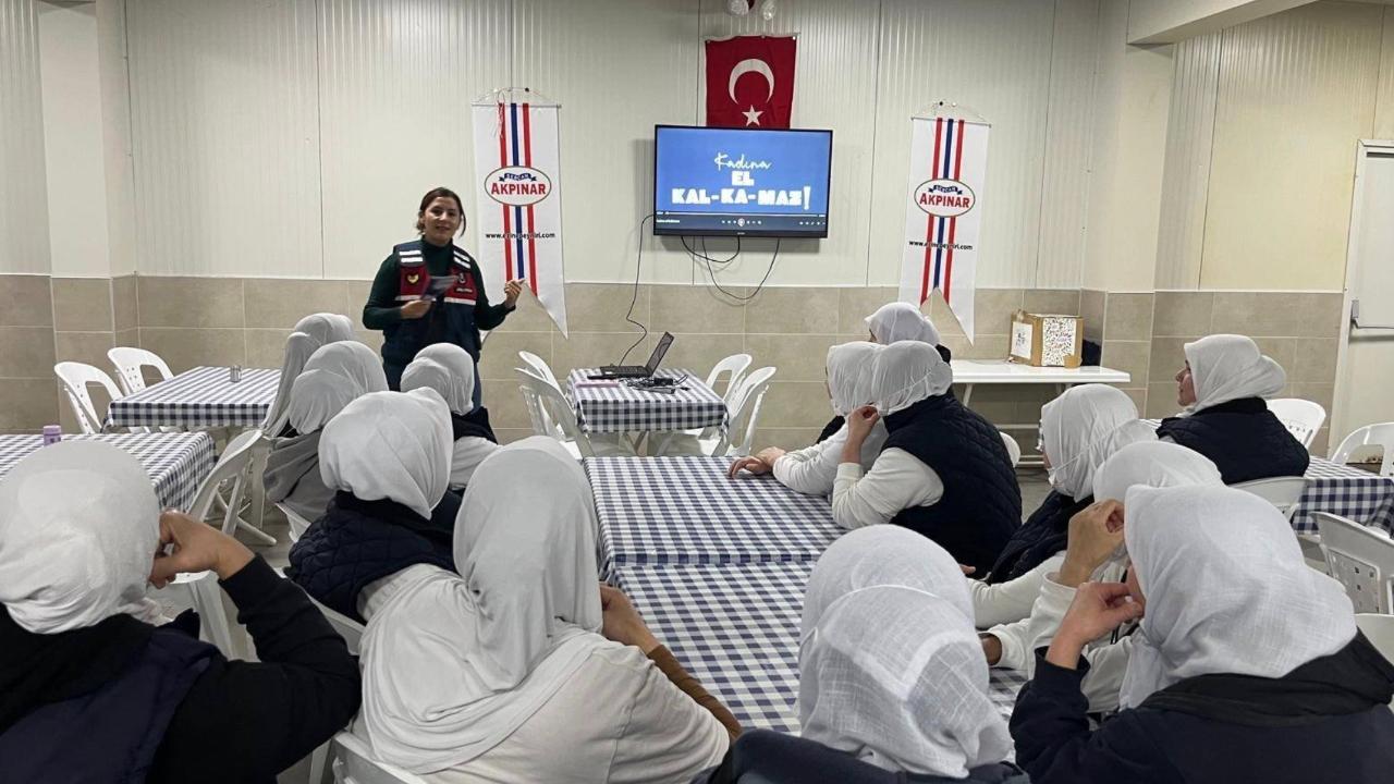 Çanakkale’de jandarma ekipleri KADES ve güvenlik hakkında bilgilendirdi