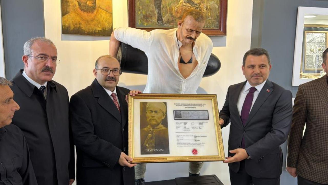 Koca Seyit'in künye defteri ve gençlik fotoğrafı ortaya çıktı