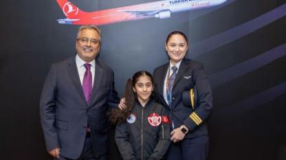 TUSAŞ şehidinin 10 yaşındaki kızı kanseri yendi, pilot koltuğuna oturdu