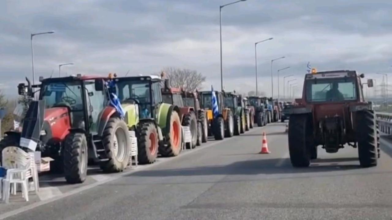 Yunan çiftçilerin Kipi Gümrük Kapısı'nda traktörleriyle eylemleri devam ediyor