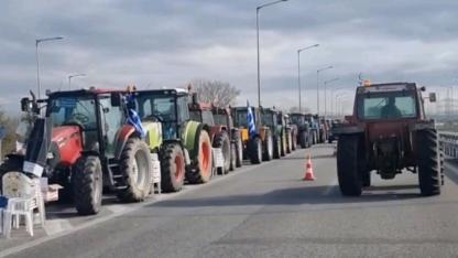 Yunan çiftçilerin Kipi Gümrük Kapısı'nda traktörleriyle eylemleri devam ediyor