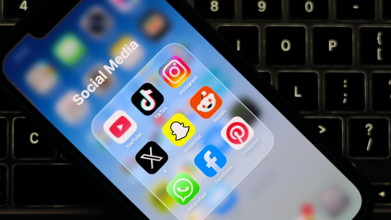 Liselerde Telefon Kısıtlaması ve Çocuklara Sosyal Medya Yasağı Kabul Edildi!
