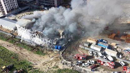 Esenyurt'ta 400 Kişilik İşçi Yatakhanesi Alev Alev Yandı! "Yangın tüpü boştu"
