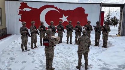 Balkanlar’dan Hakkari’ye Gönül Köprüsü: 77 Yaşındaki Nineden Mehmetçik’e Dualı İlmikler