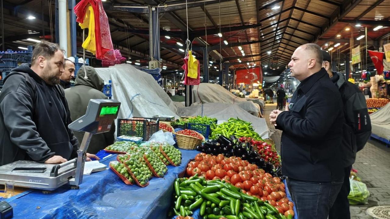 Başkan Ergun sahurda pazar esnafıyla buluştu
