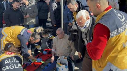 Çanakkale'de özel halk otobüsü yayaya çarptı: 8 yaralı