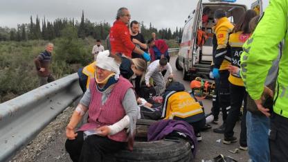 SON DAKİKA | Antalya’da Yolcu Otobüsü Şarampole Devrildi: Çok Sayıda Yaralı Var!