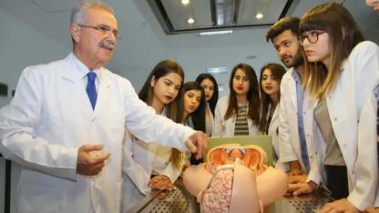 Tıp Öğrencileri Dikkat: Sınavlarda "Baraj" Sistemi Nasıl Olacak? İşte Madde Madde Yeni Kurallar!