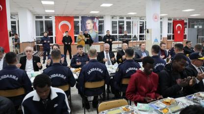 Çanakkale Jandarma Eğitim Merkez Komutanlığı’nda İftar Programı Düzenlendi