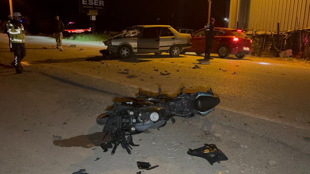 Çanakkale’de Gece Yarısı Korkutan Kaza! Otomobil İle Motosiklet Çarpıştı: 3 Kişi Yaralandı… O Anlarda Neler Yaşandı?