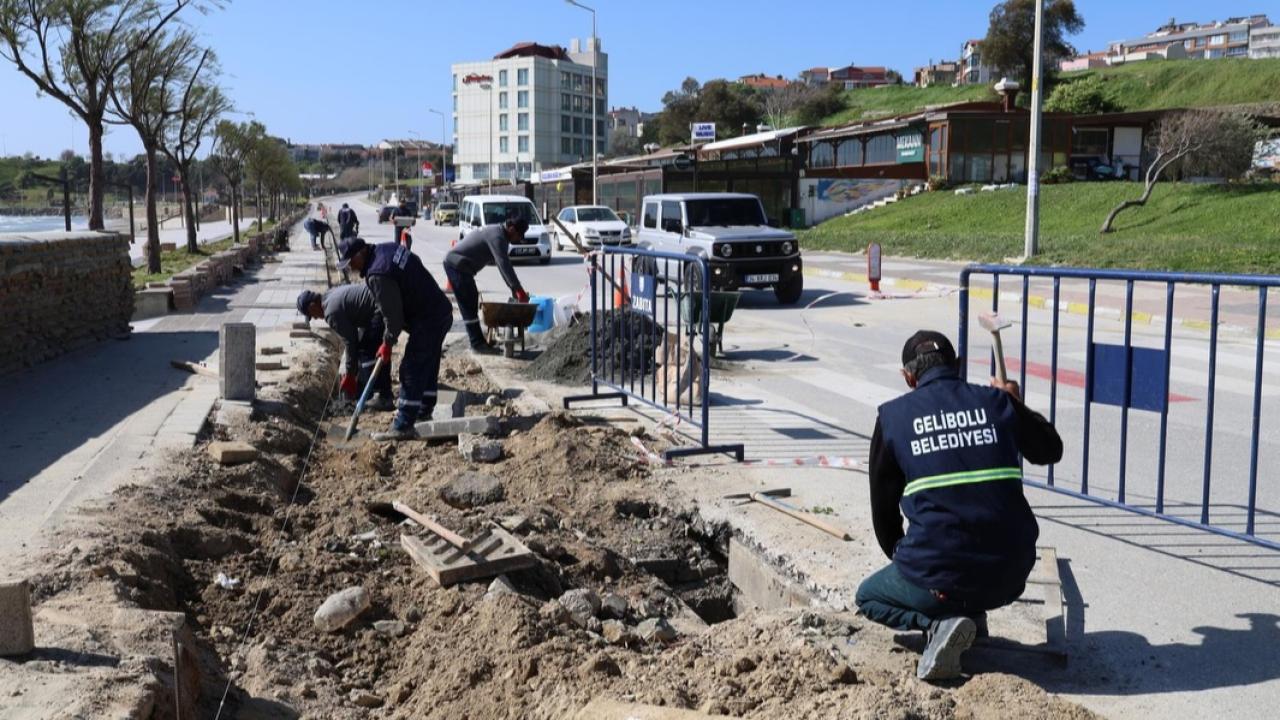 Gelibolu Güne Böyle Başladı! Belediye’den Altyapı ve Üstyapı Seferberliği