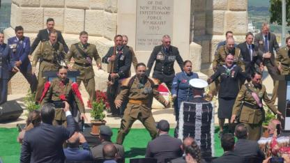 Yeni Zelanda askerleri, atalarını 'haka' dansıyla andı