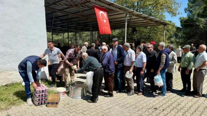 Çaltıkara Köy Hayrında 25 Kazan Keşkek Kaynadı