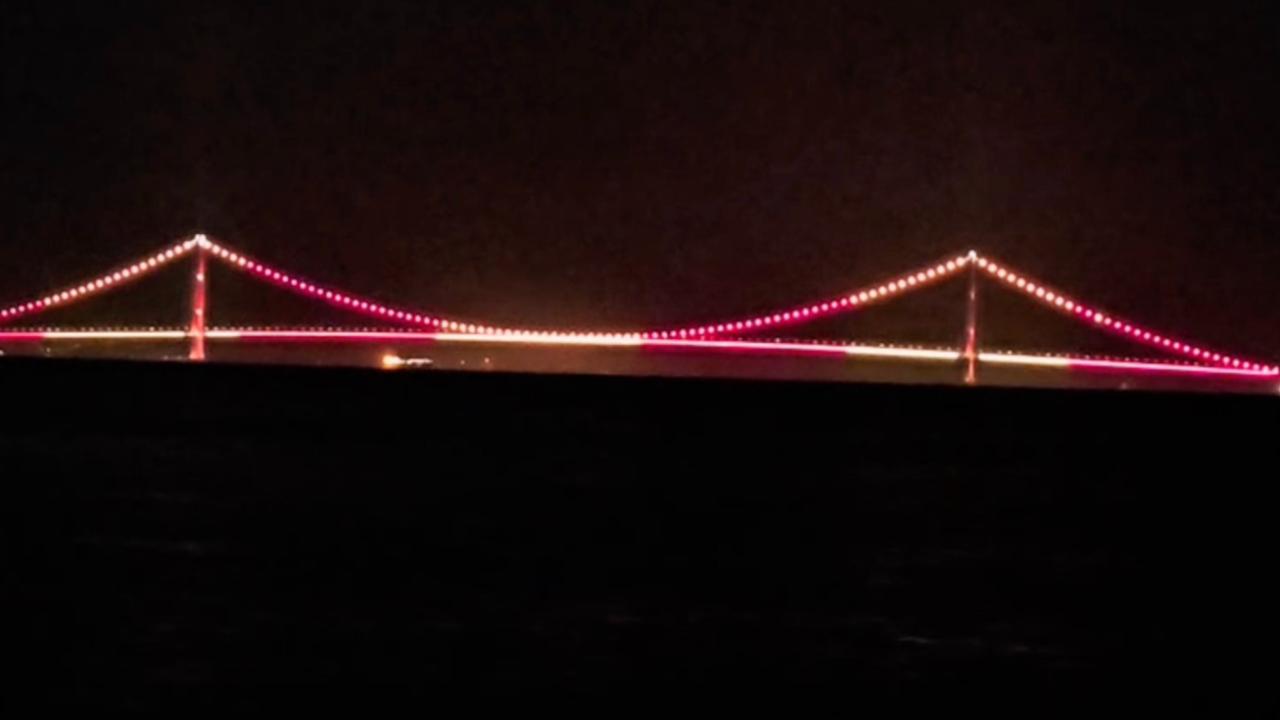 1915 Çanakkale Köprüsü’nde Gece Yarısı Sürprizi! Görenler Telefonuna Sarıldı