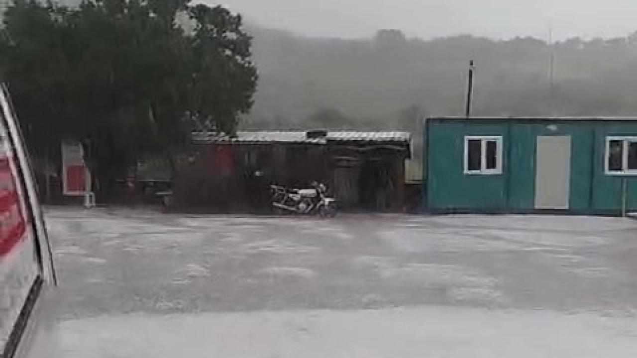 Ayvacık’ta Dolu Yağışı! Assos Beyaza Büründü