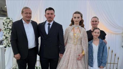 Başkan Atilla Öztürk genç çiftin nişan törenine katıldı