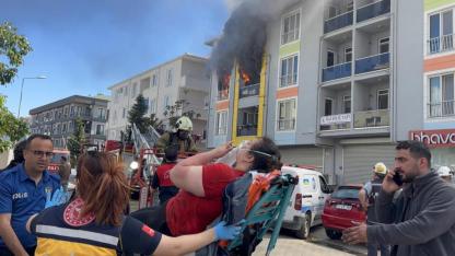 Çanakkale’de Apartman Yangını: Kadın Alevlerin Arasından Son Anda Kurtarıldı