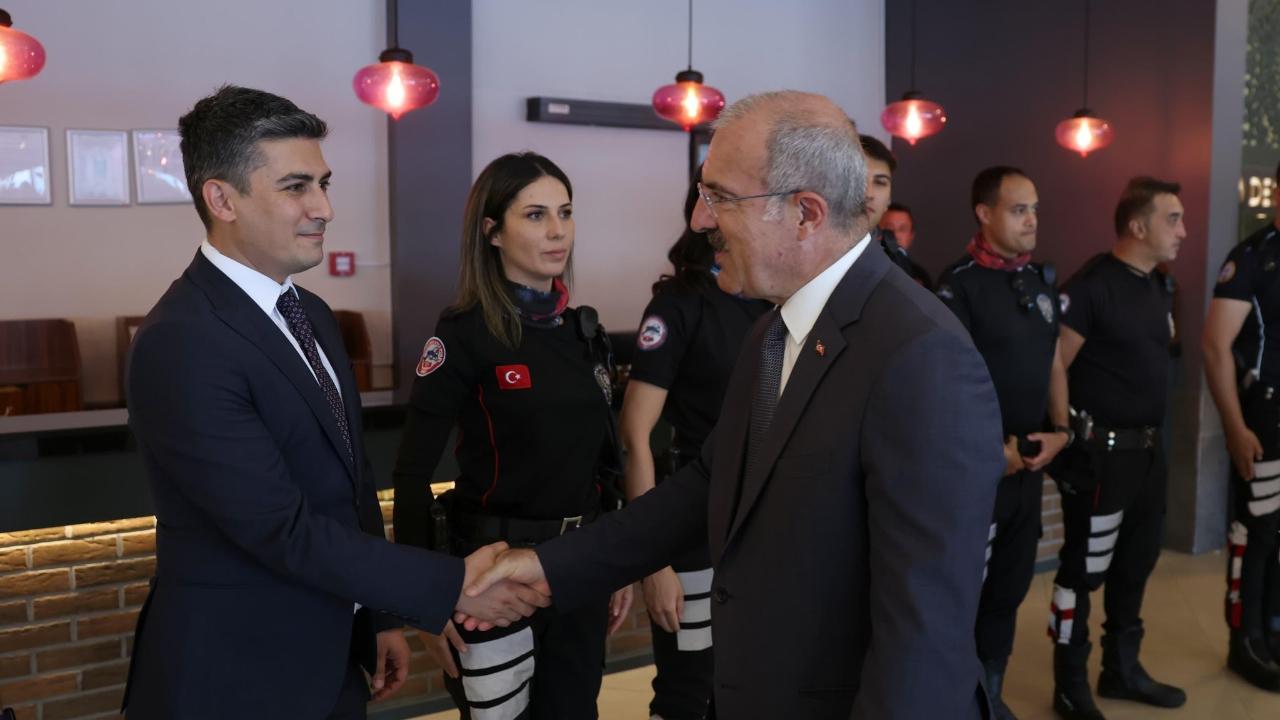 Çanakkale’de Bayramlaşma Törenine Yoğun Katılım! Protokol ve Vatandaşlar Aynı Çatı Altında Buluştu