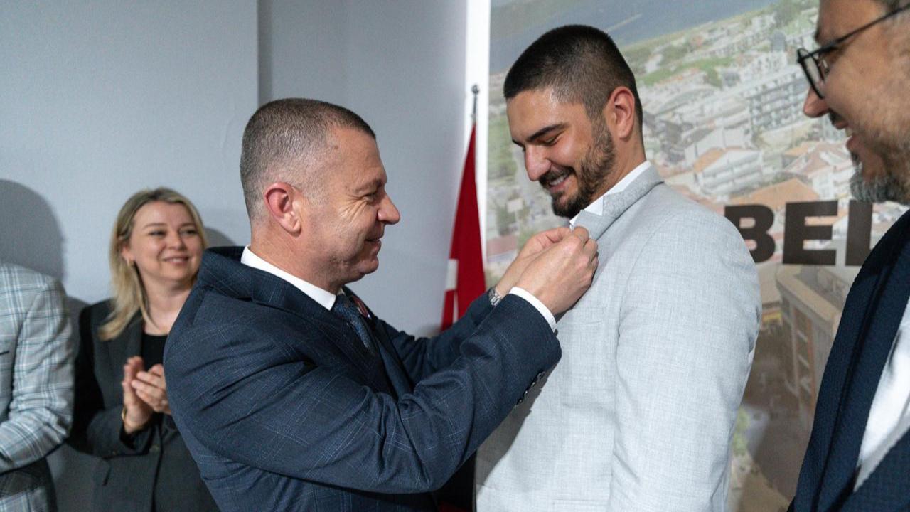 Çanakkale’de Siyasi Hareketlilik! CHP ve İYİ Parti’den Ayrılan Gençler AK Parti’ye Katıldı